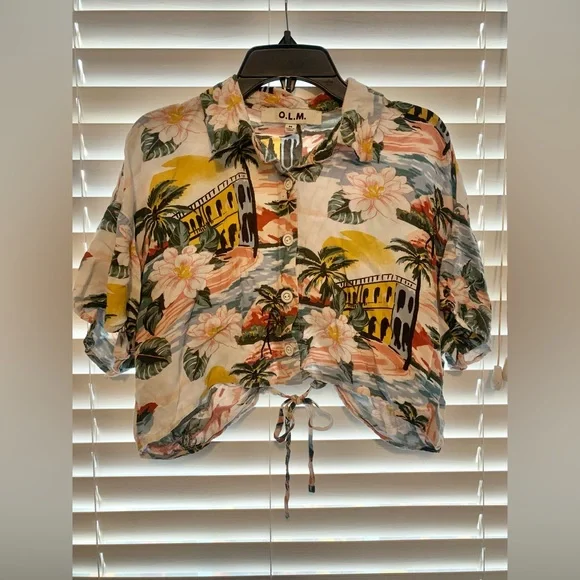 O.L.M woman’s crop button up hawaiian shirt - Picture 2 of 6